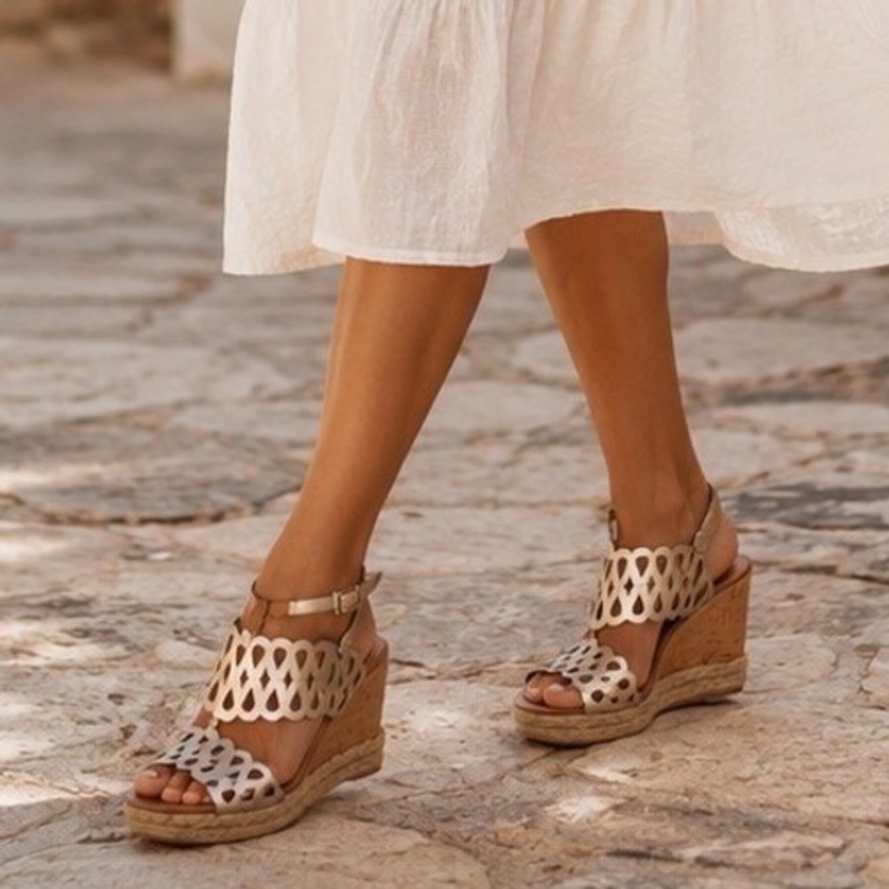 Montego Bay Club Gold Metallic Cork Wedge Sandals Womens Size 8 Mediterranean